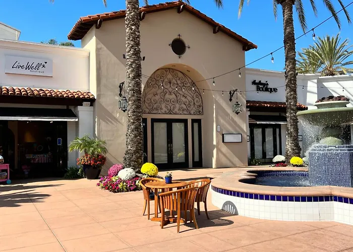 Private Balcony Overlooking Pool - Gated Parking